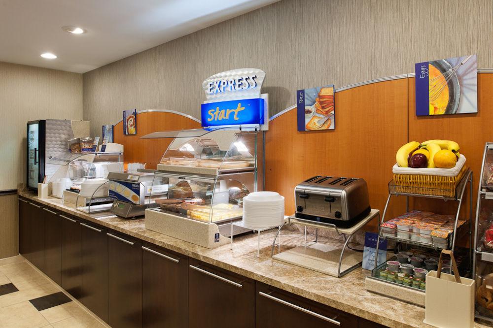 Holiday Inn Express Philadelphia Airport, An Ihg Hotel Essington Exteriör bild